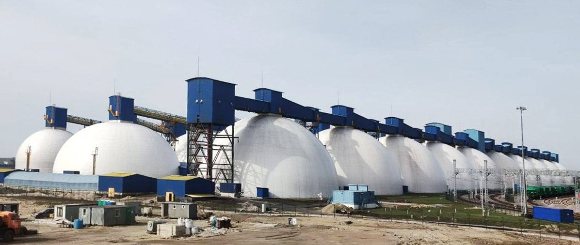 Емкости с минеральными удобрениями в морском перегрузочном терминале «Ультрамар» Емкости с минеральными удобрениями в морском перегрузочном терминале «Ультрамар»